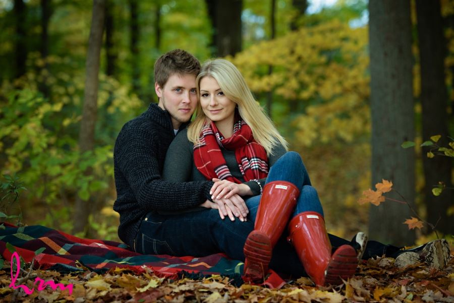 Fall engagement session outfit inspiration red accents