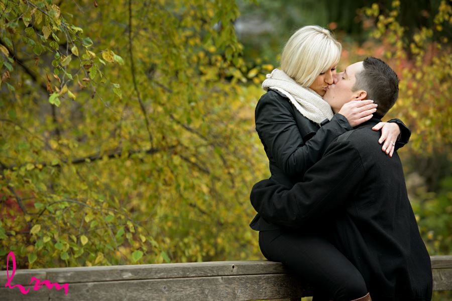 Couple kissing in Springbank Park in London Ontario