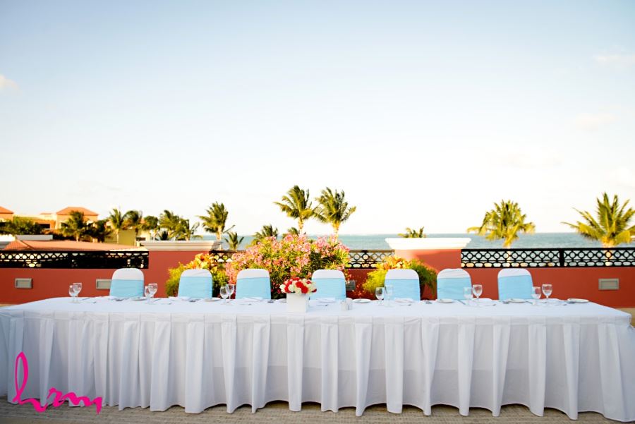Head table reception decor destination wedding Ocean coral and Turquesa - Puerto Morelos, Mexico