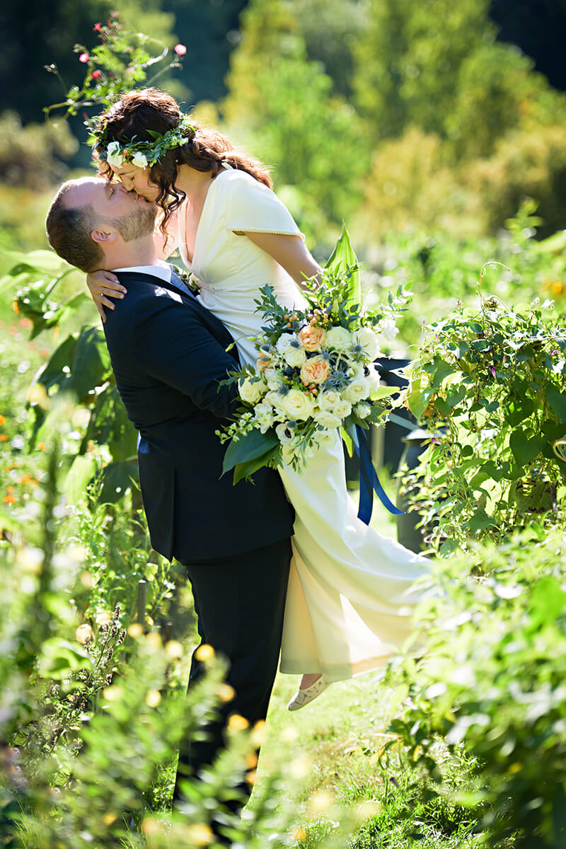 HRM Photography wedding couple kissing in garden